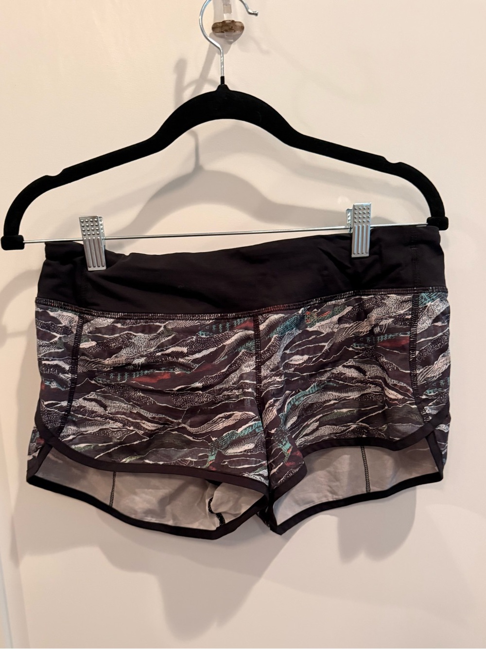 Lululemon Speed Shorts 2.5” Low Rise Running Shorts Print Size 6